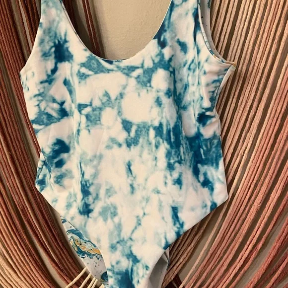 Zaful Blue and White Marble One Piece Swimsuit - Picture 5 of 7